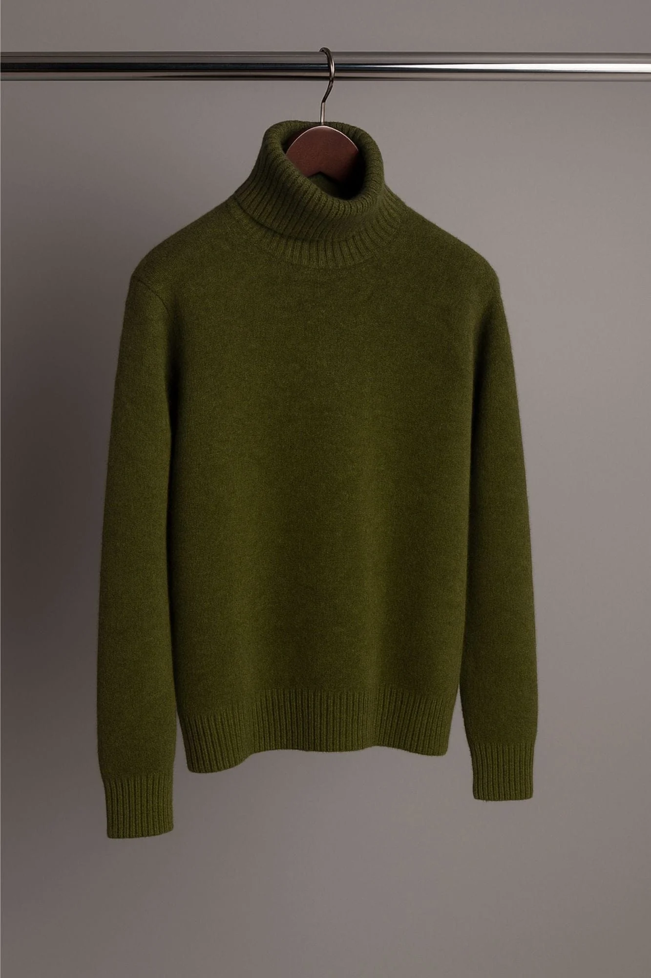Made-to-Measure Cashmere Turtleneck Sweater - Image 11
