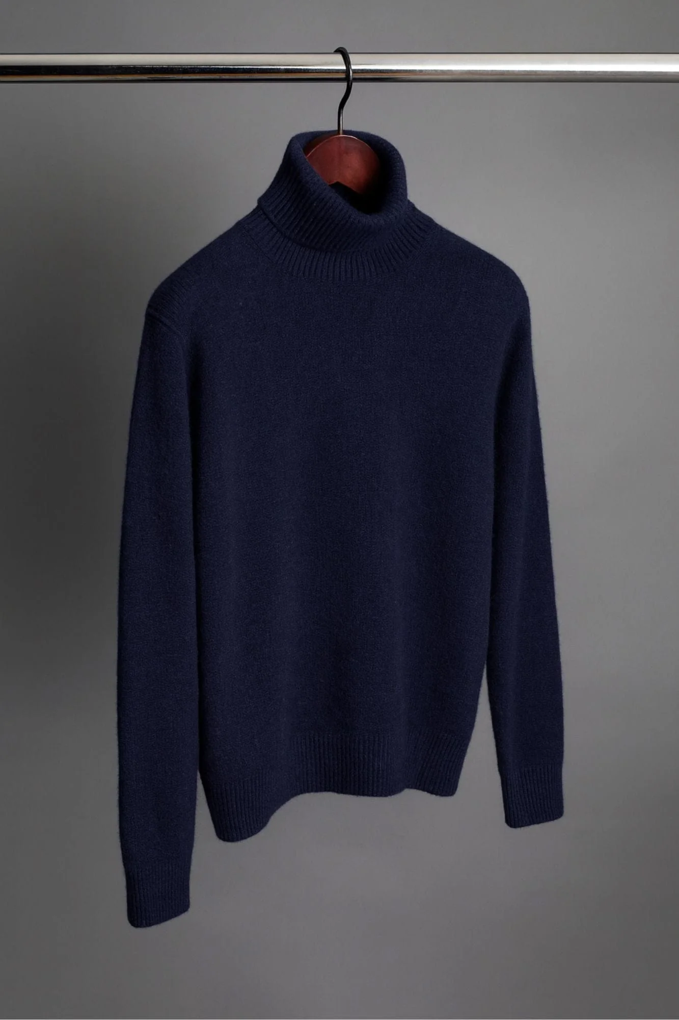 Made-to-Measure Cashmere Turtleneck Sweater - Image 12