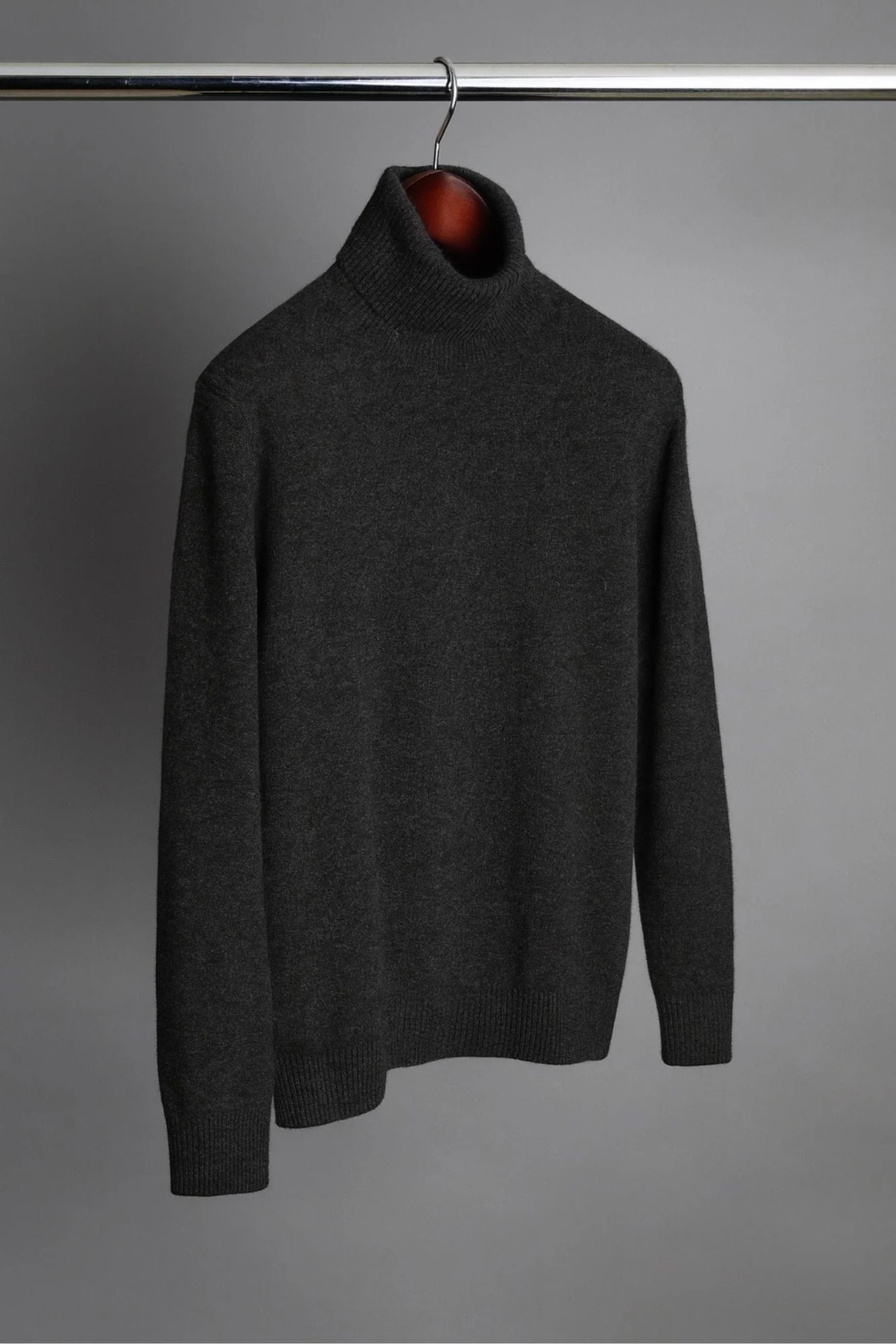 Made-to-Measure Cashmere Turtleneck Sweater - Image 13