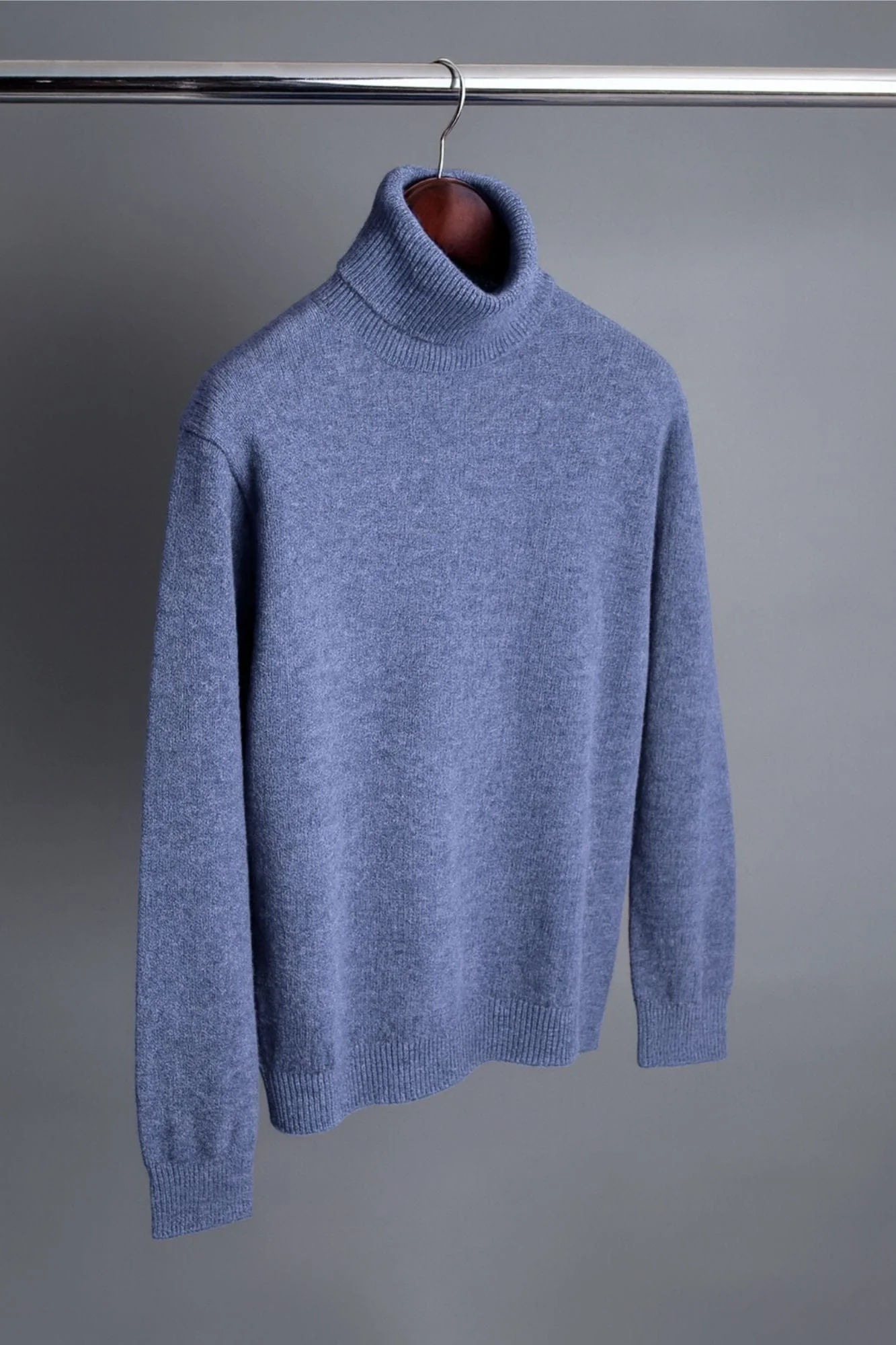 Made-to-Measure Cashmere Turtleneck Sweater - Image 16