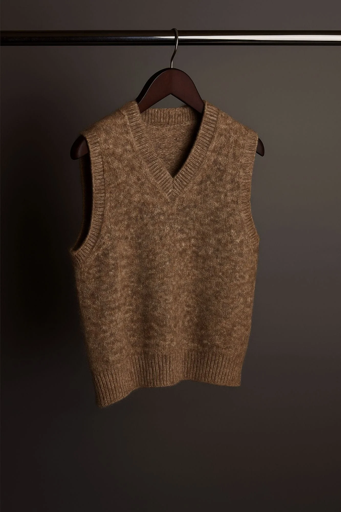 Made-to-Measure Cashmere V-Neck Sweater Vest - Image 14