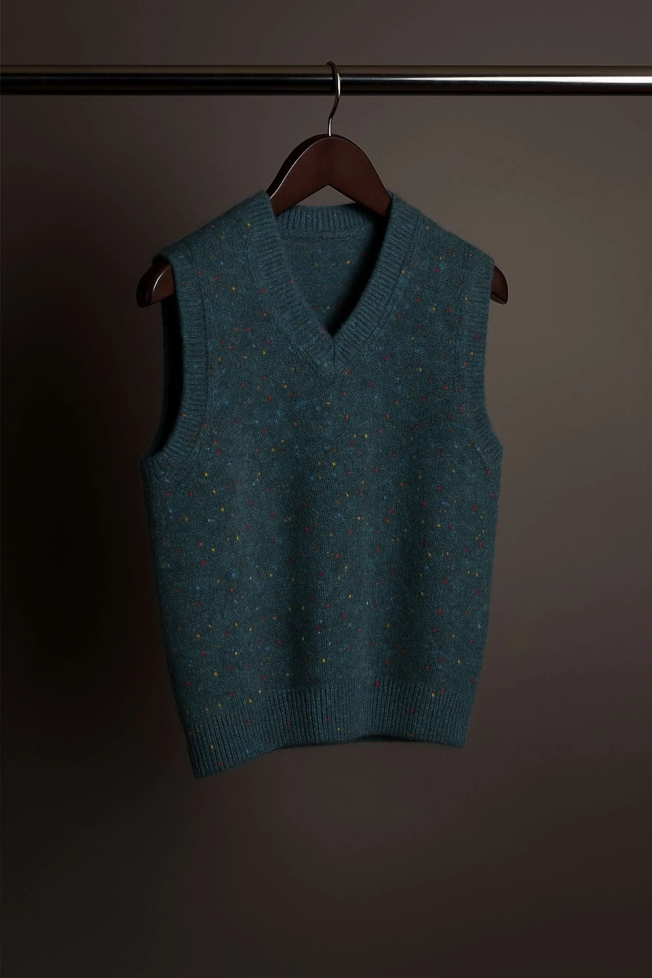 Made-to-Measure Cashmere V-Neck Sweater Vest - Image 15