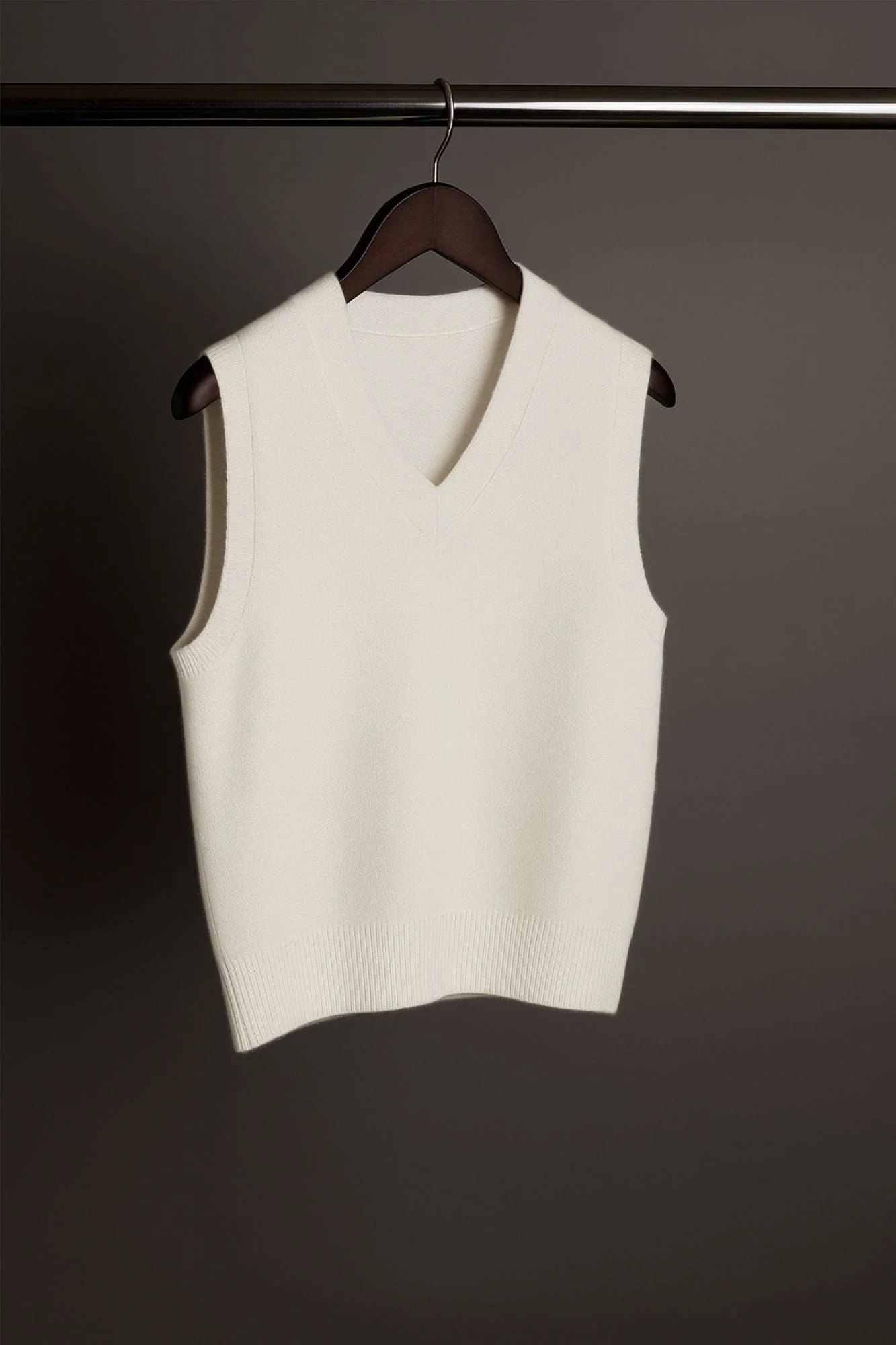 Made-to-Measure Cashmere V-Neck Sweater Vest - Image 17