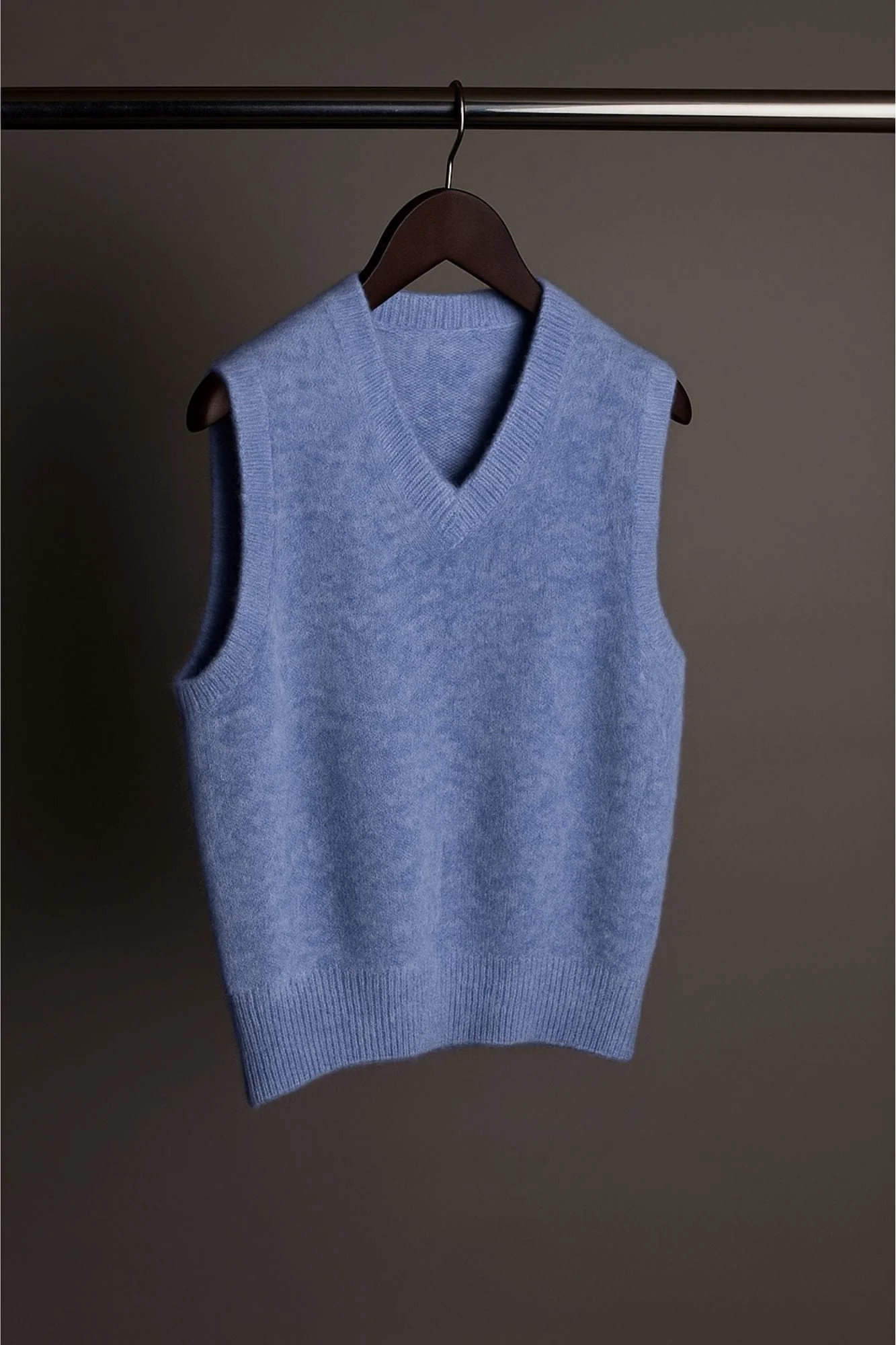Made-to-Measure Cashmere V-Neck Sweater Vest - Image 5