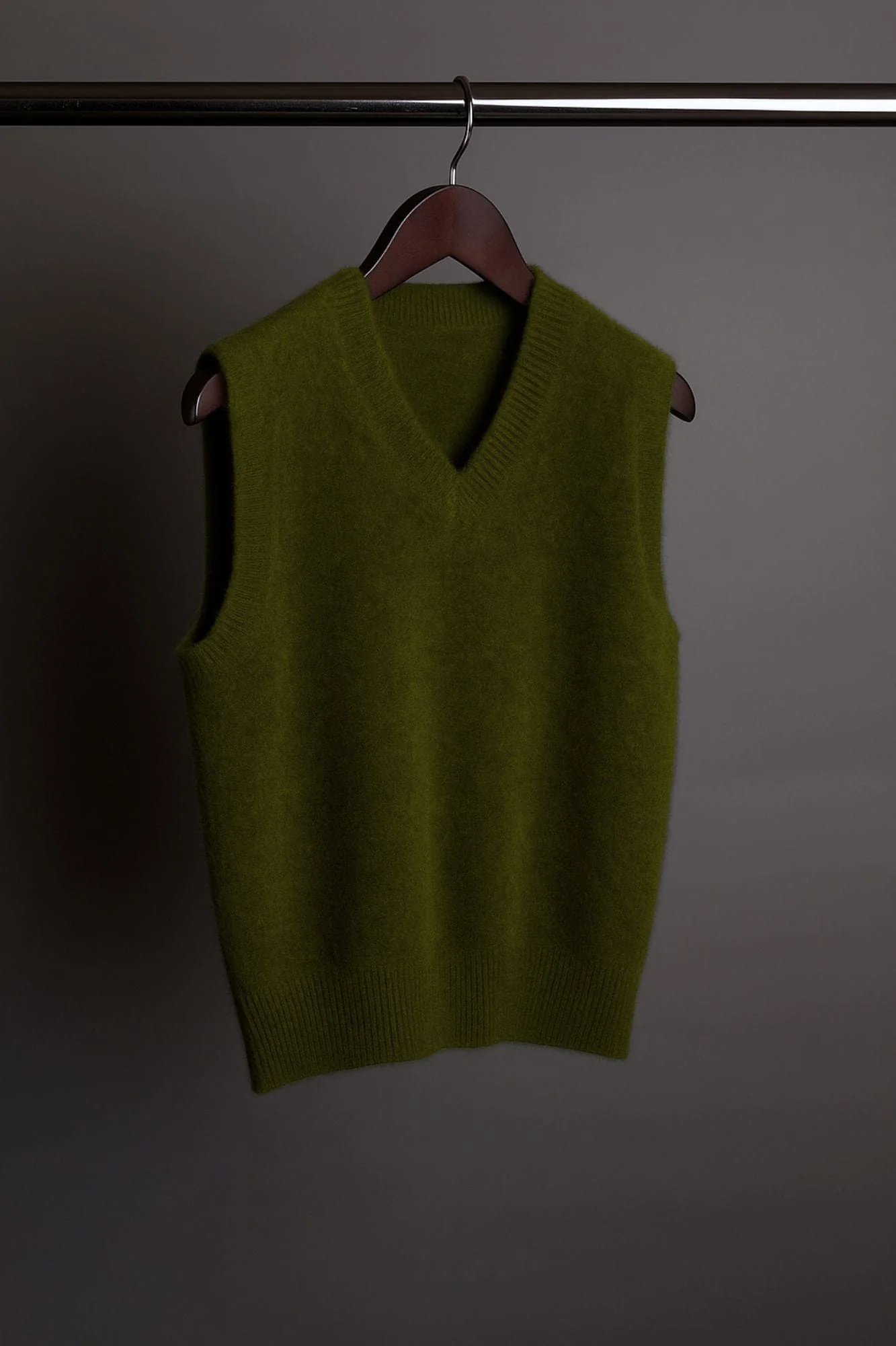 Made-to-Measure Cashmere V-Neck Sweater Vest - Image 6