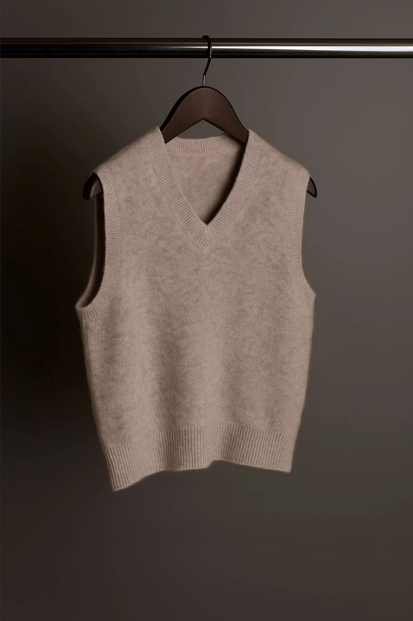 Made-to-Measure Cashmere V-Neck Sweater Vest - Image 9