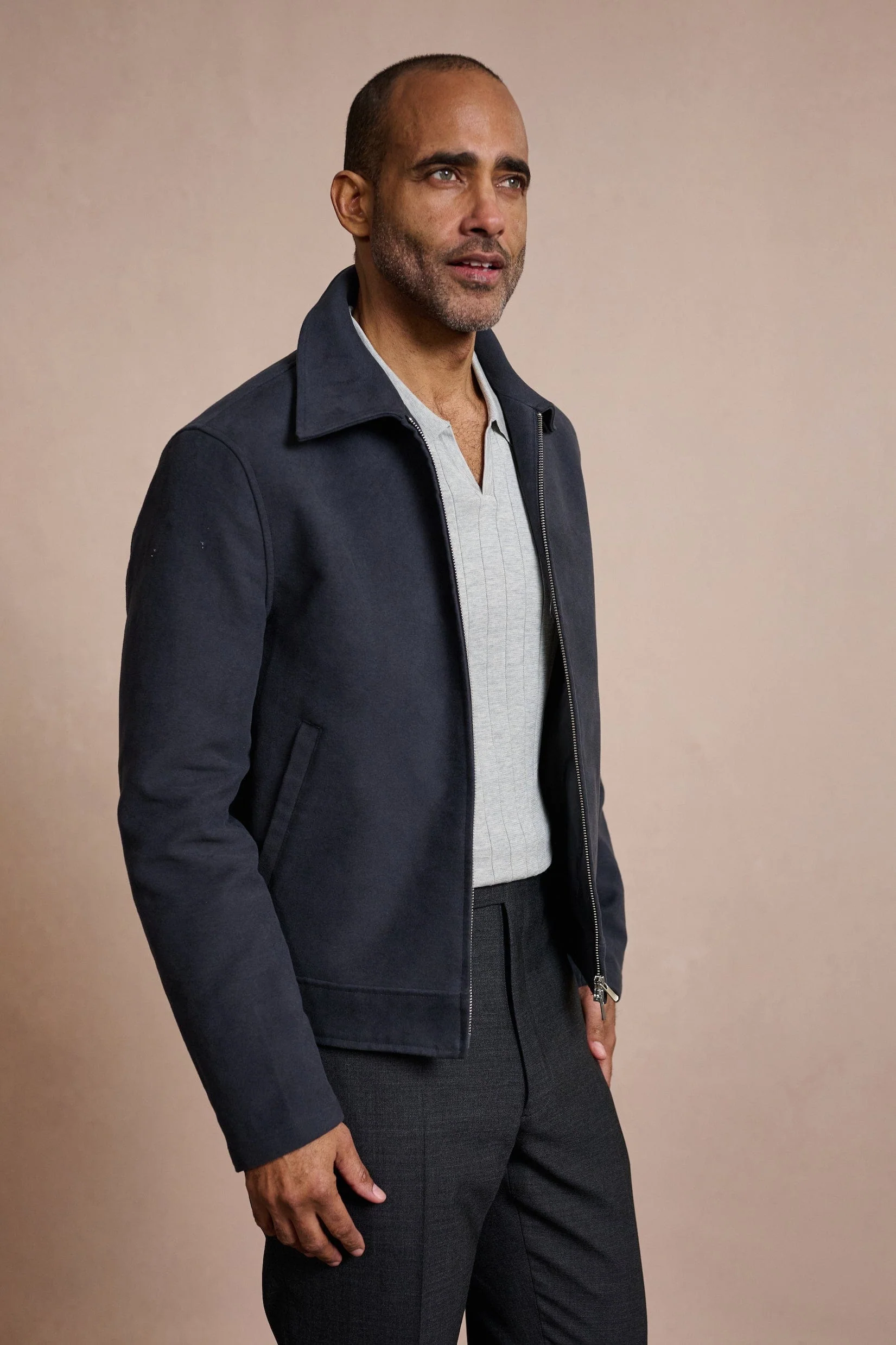 Made-to-Measure Cotton & Silk V-Neck Polo - Image 12