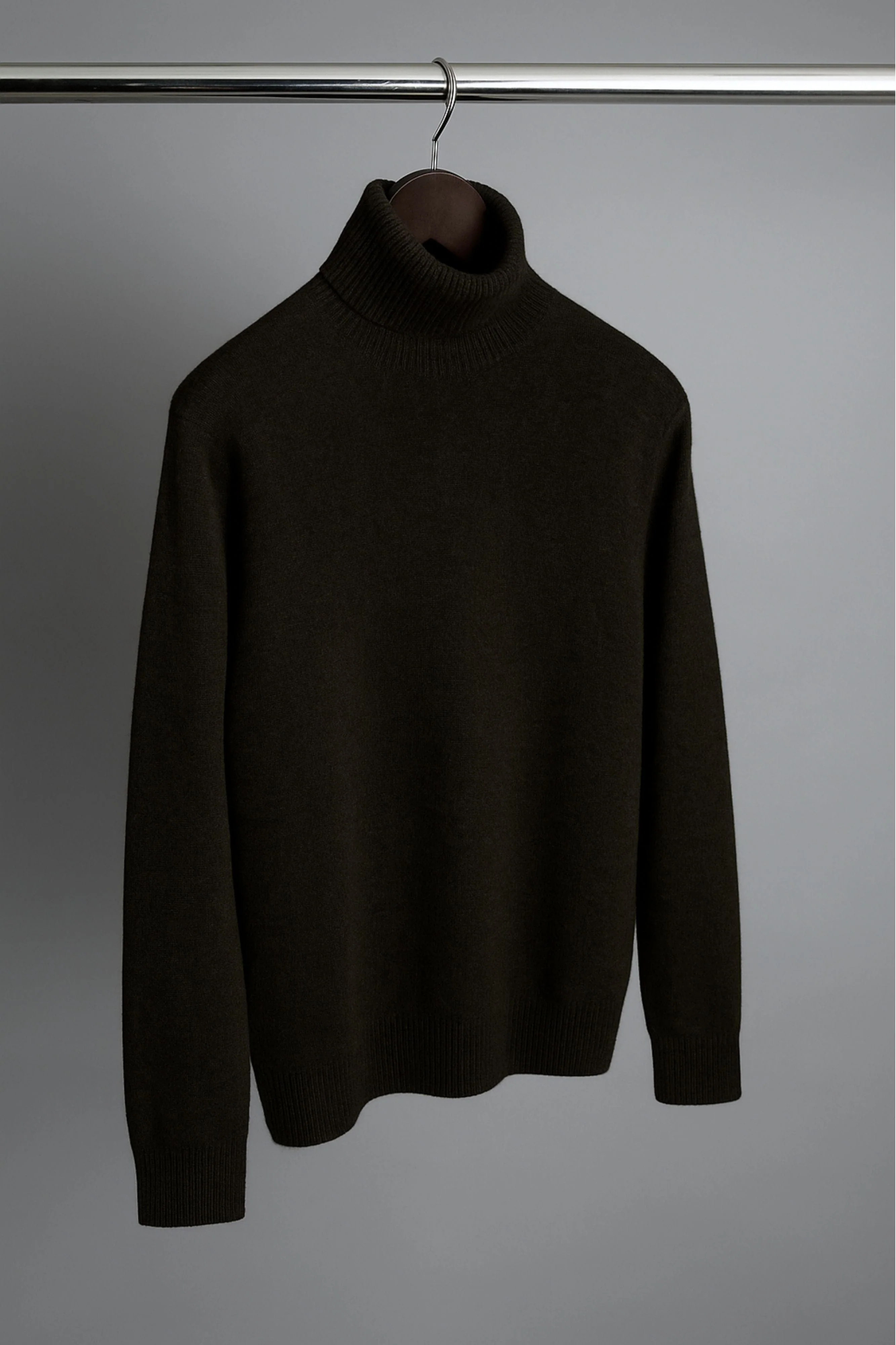 Duncan Cashmere Turtleneck - Image 9